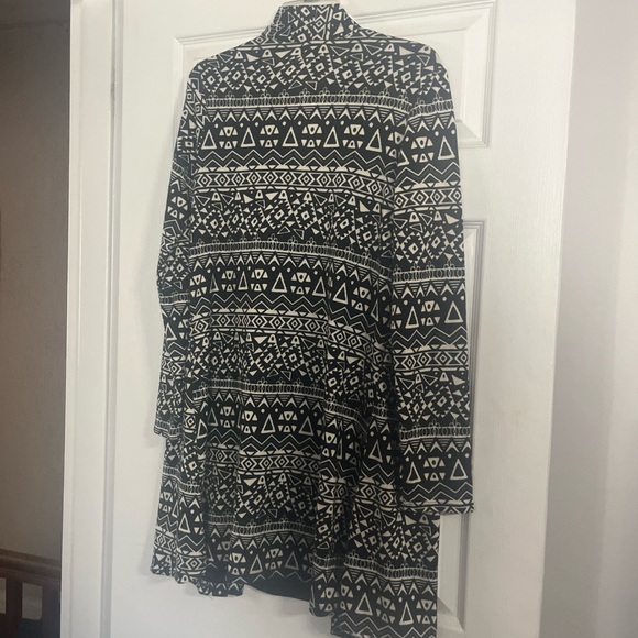 Delicious LA Dress and Cardigan attached XL black and white Aztec print jacket - Picture 5 of 5